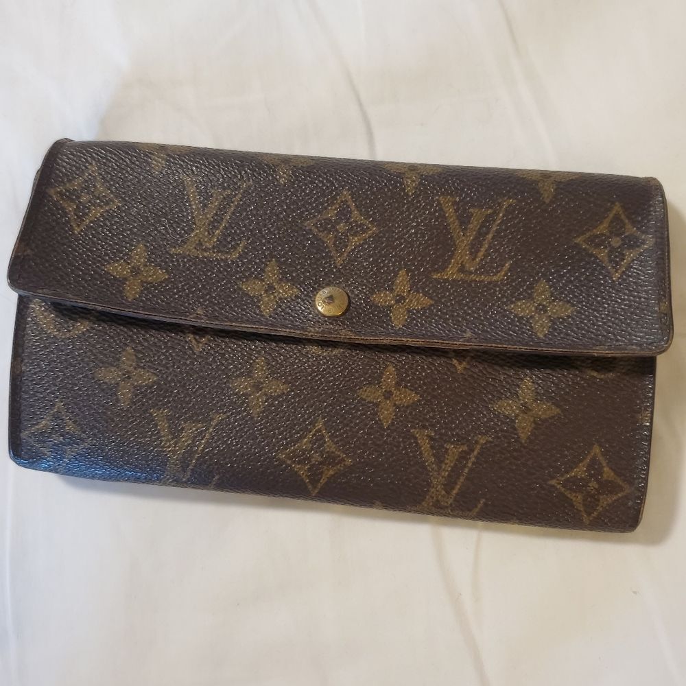 Louis Vuitton Sarah Wallet - Picture 1 of 16